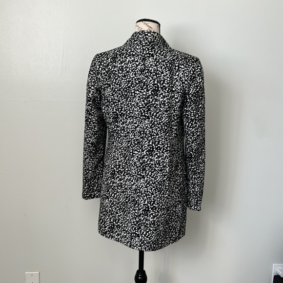 🚨Animal Print Blazer by Kasper - size 6 - Picture 3 of 4